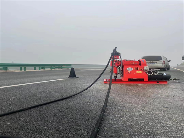 麦盖提马路路基路面开裂下沉注浆加固灌浆